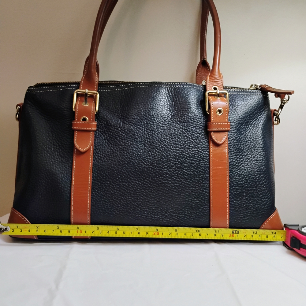 Chic Black and Tan Shoulder Bag - Picture 3 of 12